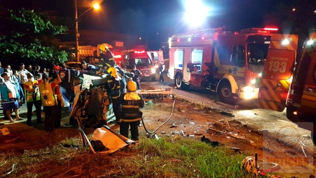 colisao-frontal-deixa-duas-pessoas-gravemente-feridas-em-morro-da-fumaca-0