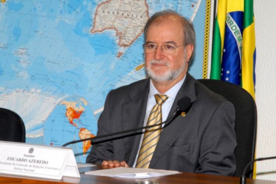 condenado-no-mensalao-tucano-azeredo-se-entrega-a-policia-de-minas-1