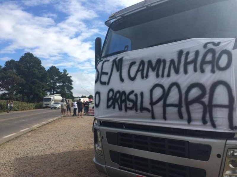 crise-dos-caminhoneiros-fica-evidente-dependencia-de-unico-meio-de-transporte-0 Foto: Divulgação/Notisul