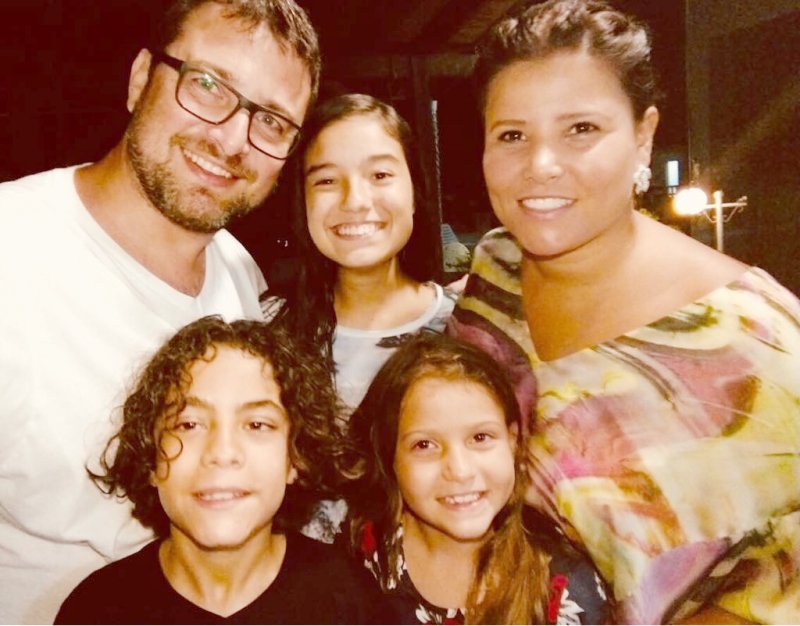 dia-das-maes-psicologa-e-professora-adota-dois-irmaos-1