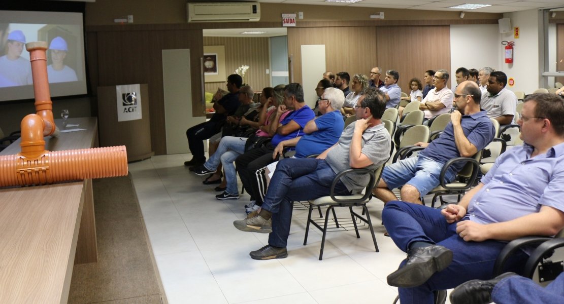 esgotamento-sanitario-centro-sedia-encontro-com-moradores-1