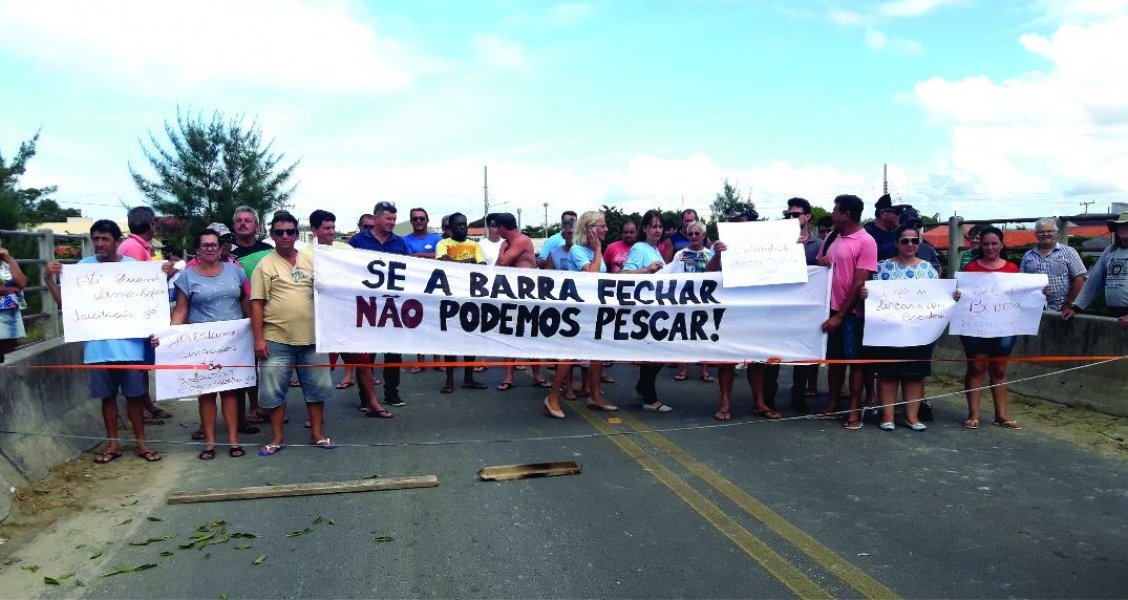falta-do-desassoreamento-da-barra-do-camacho-e-motivo-de-protesto-1
