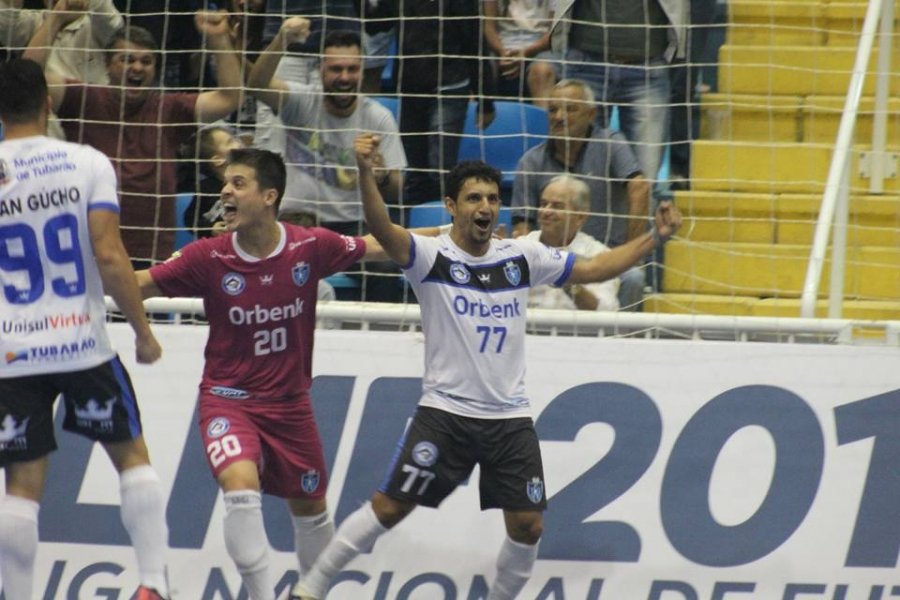 liga-nacional-tubarao-futsal-vence-de-virada-em-casa-1