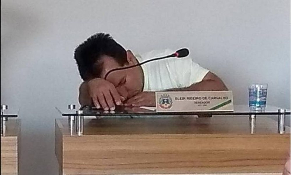 mg-vereador-posta-foto-dormindo-e-diz-que-foi-brincadeira-1