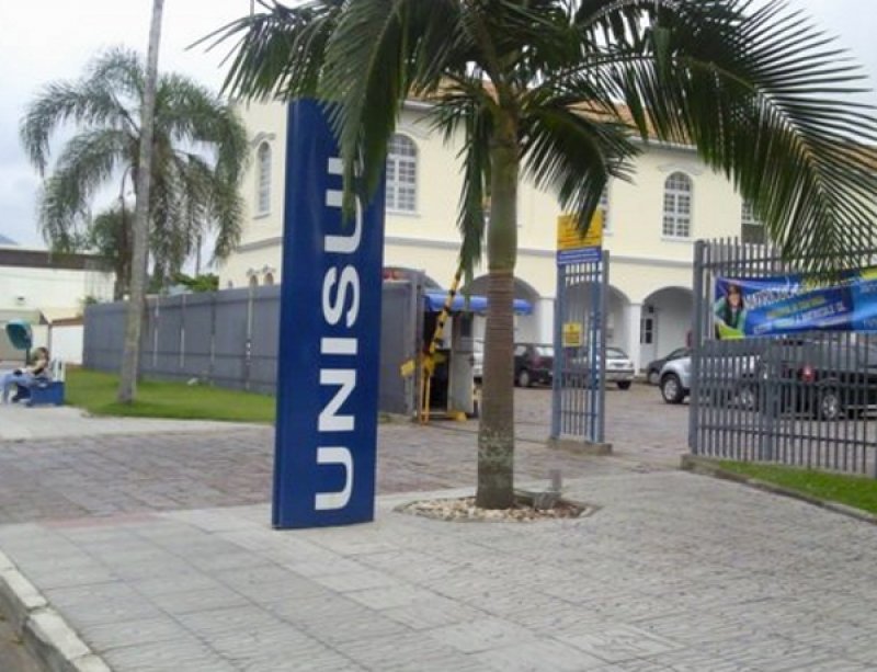 unisul-divulga-nota-de-repudio-apos-panfletagem-criminosa-nos-arredores-da-universidade-no-campus-tubarao-1