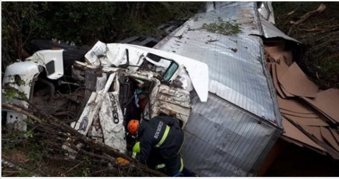 bombeiros-resgatam-caminhoneiro-33-horas-apos-acidente-na-br-116-na-serra-1