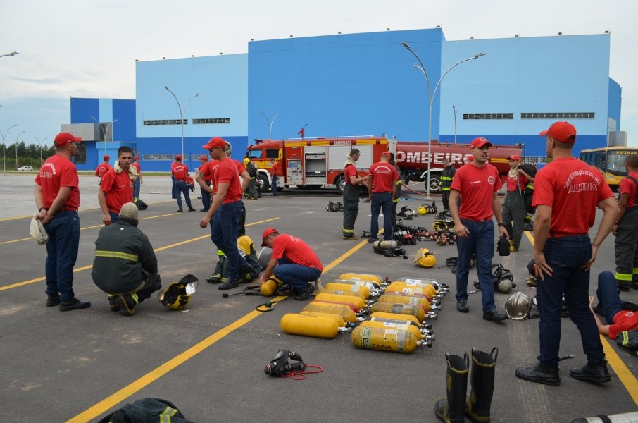 corpo-de-bombeiros-arena-multiuso-recebe-treinamento-de-combate-a-incendio-1