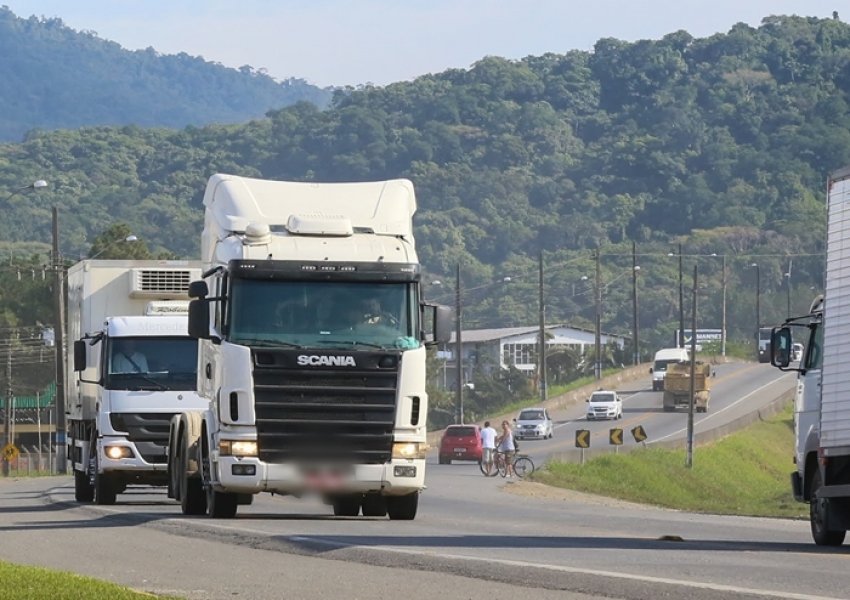 giro-por-sc-transmagna-e-multada-em-r-800-mil-por-bloqueio-de-estradas-1