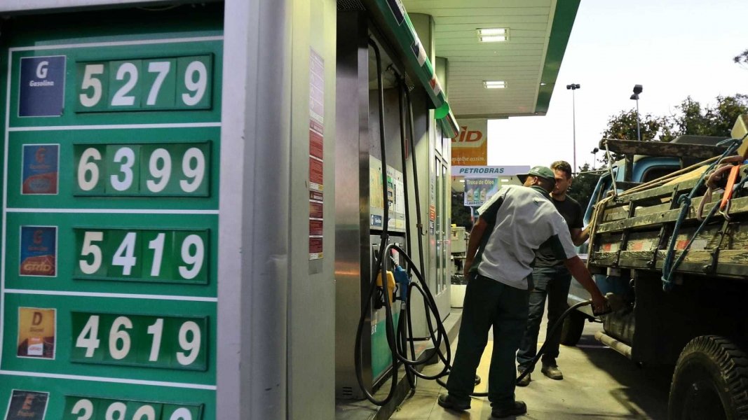postos-sao-obrigados-a-exibir-preco-do-diesel-antes-e-depois-da-greve-1