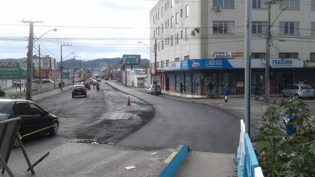 1a-camada-de-pavimentacao-asfaltica-e-aplicada-na-avenida-patricio-lima-1