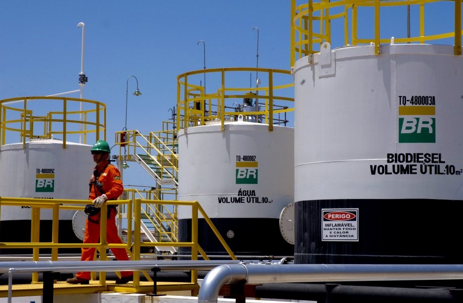 apos-semana-com-preco-estavel-petrobras-volta-a-baixar-gasolina-1