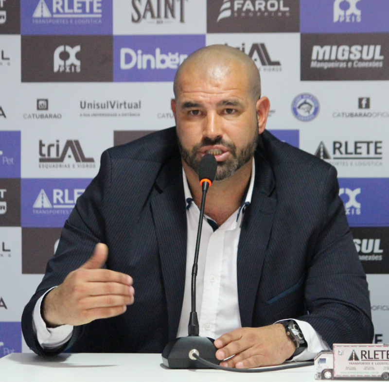 atletico-tubarao-china-balbino-e-apresentado-como-novo-tecnico-da-equipe-1