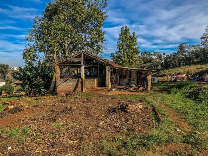 chapeco-familia-vive-em-chiqueiro-e-divide-a-propriedade-com-animais-0