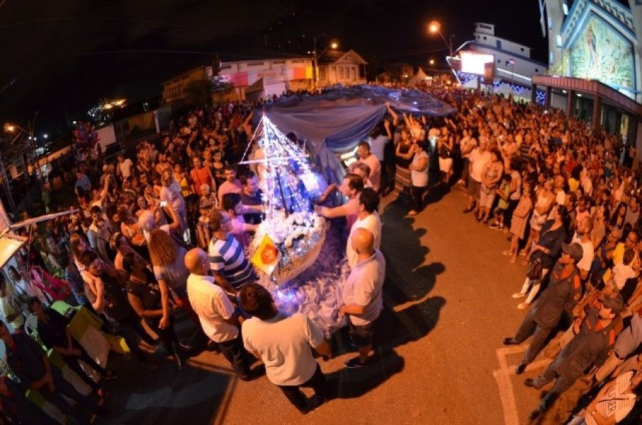 padroeira-de-navegantes-tem-o-maior-manto-do-mundo-1