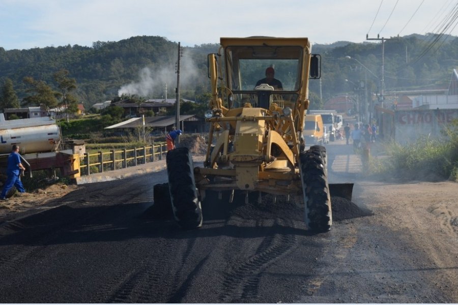 rua-silvio-burigo-recebe-asfalto-em-mais-um-trecho-1