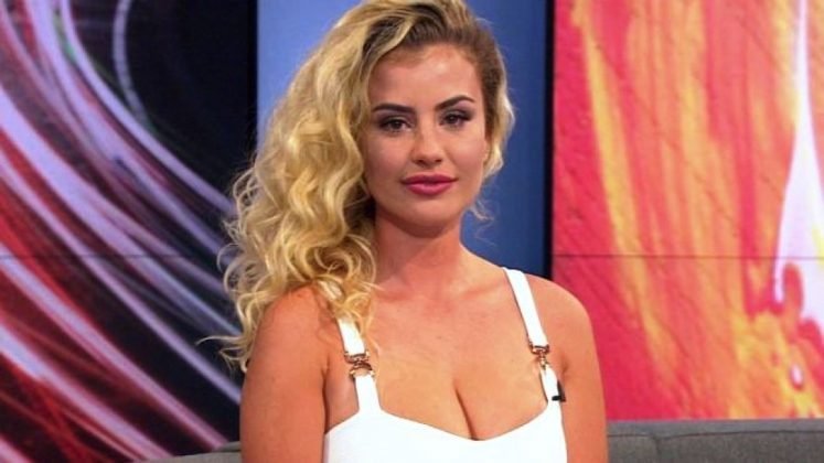 A modelo Chloe Ayling, 20, conta que se envolveu com seu sequestrador para poder sair do cativeiro