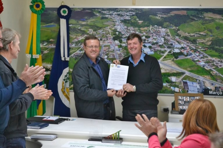 Vice-prefeito assume comando