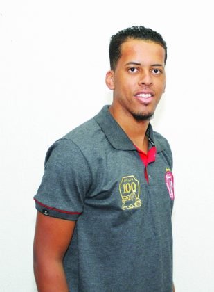 Nome:  Josu&eacute; de Oliveira Almeida;   Natural:  Feira de Santana (BA);  Nascimento:  28/1/1994 (24 anos);  Altura:  1,87m;  Posi&ccedil;&atilde;o:  Zagueiro, lateral-direito;  &Uacute;ltimo clube:  Vit&oacute;ria (BA)  