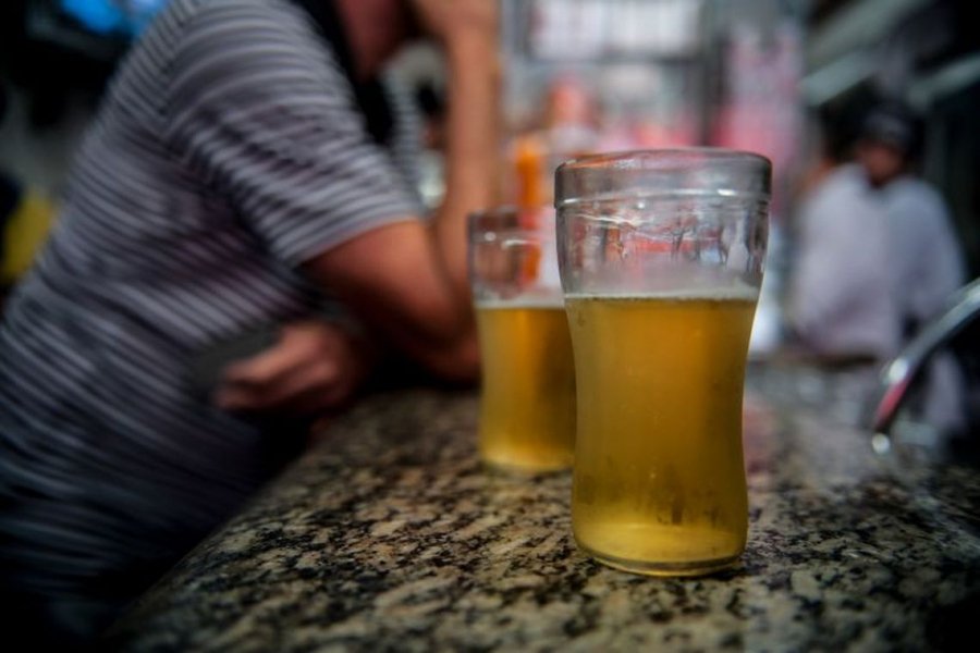 estudo-mostra-ligacao-entre-alcool-e-suicidio-na-faixa-de-25-a-44-anos-1