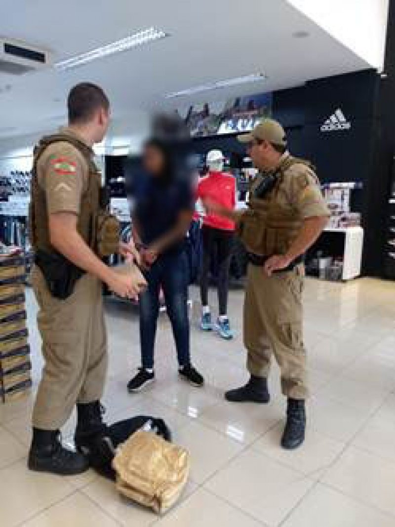 jovem-que-tentou-furtar-roupa-em-loja-de-tubarao-e-maior-de-idade-1