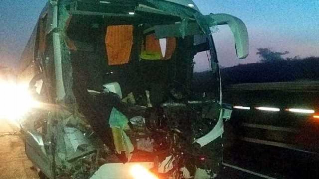 mg-acidente-com-onibus-de-alunos-da-usp-e-carreta-deixa-17-feridos-1