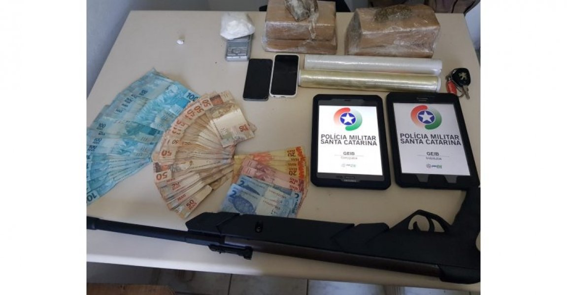 pm-prende-casal-com-2-kg-de-maconha-no-portinho-da-vila-1