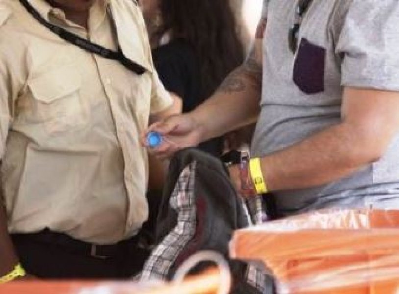 policia-fecha-aeroporto-em-berlim-apos-confundir-vibrador-com-explosivo-1