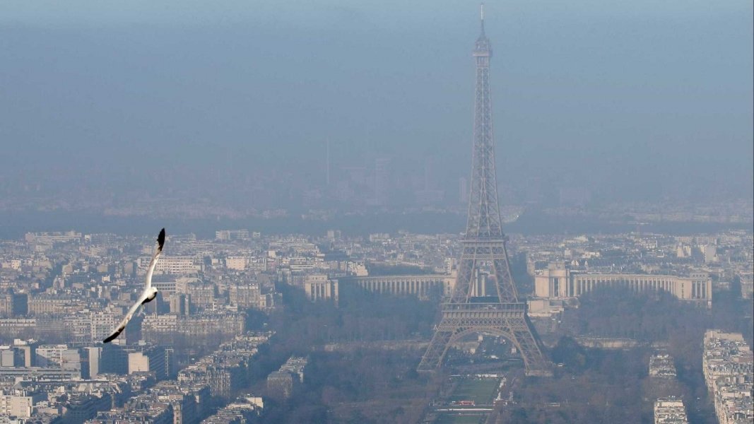 poluicao-morar-um-ano-em-paris-equivale-a-fumar-183-cigarros-1