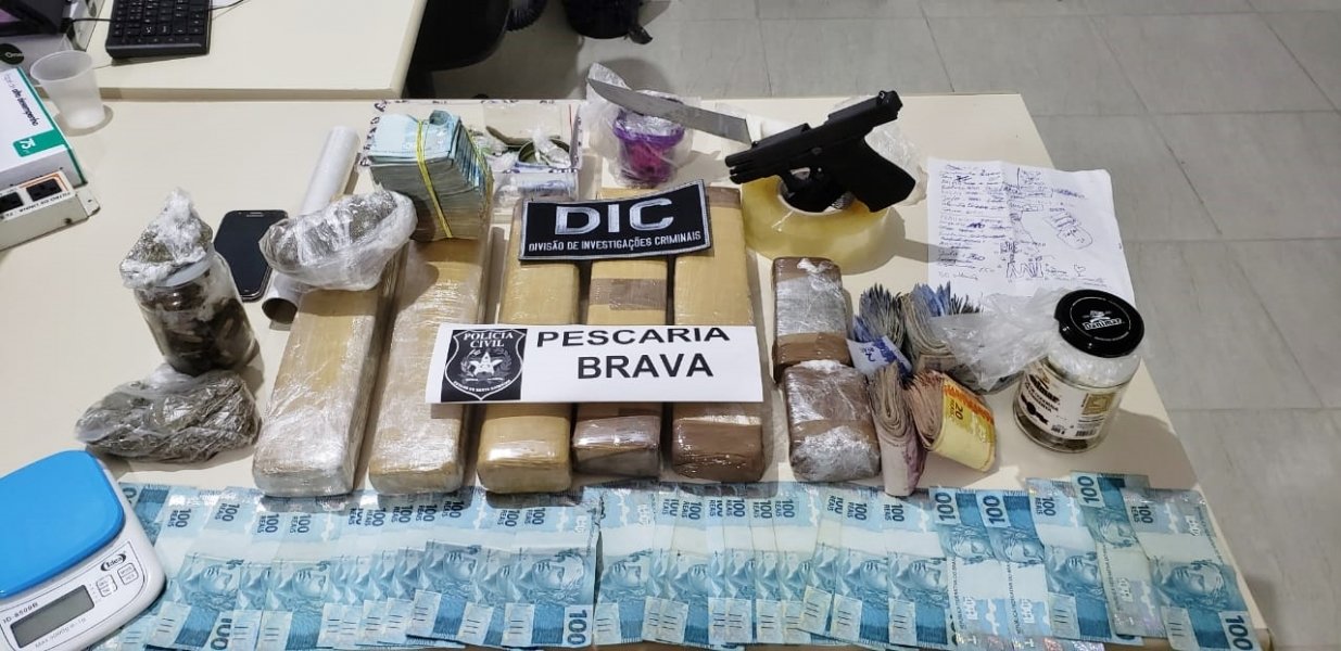 trafico-de-drogas-policia-apreende-5kg-de-maconha-e-mais-de-r-40-mil-0 Foto: Divulgação/Notisul