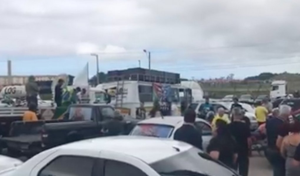 laguna-carreata-a-favor-de-bolsonaro-reune-mais-de-400-motoristas-0