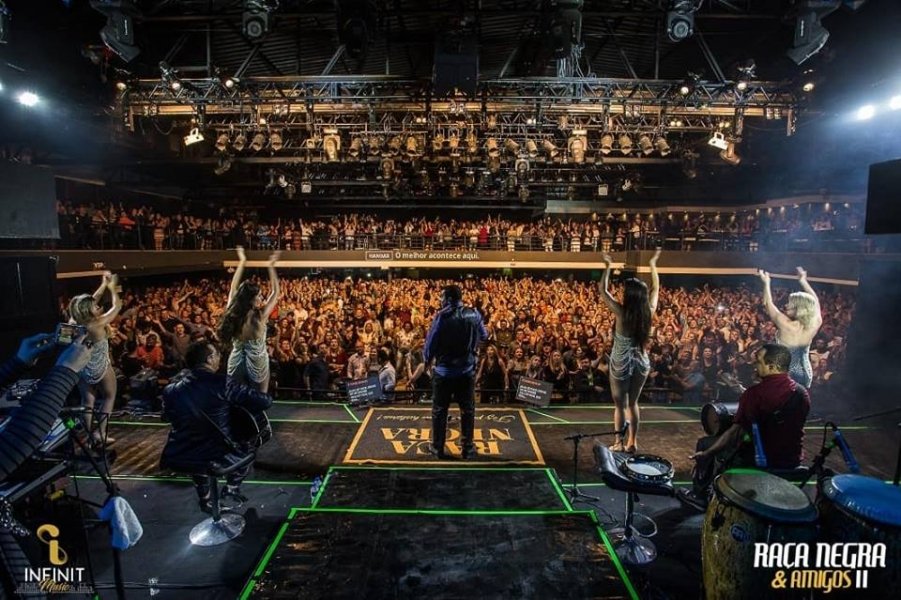 raca-negra-leva-nostalgia-em-show-lotado-em-tubarao-1