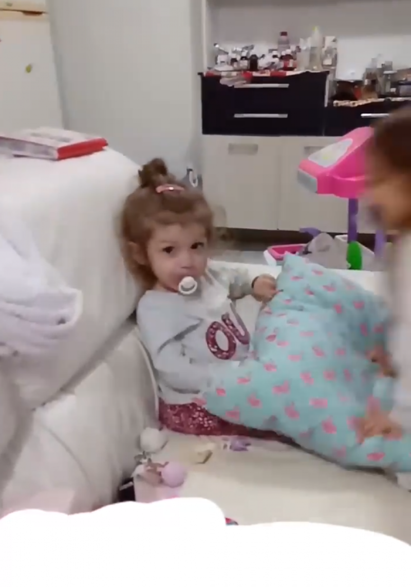 tubarao-familia-comemora-o-desenvolvimento-da-pequena-livia-1