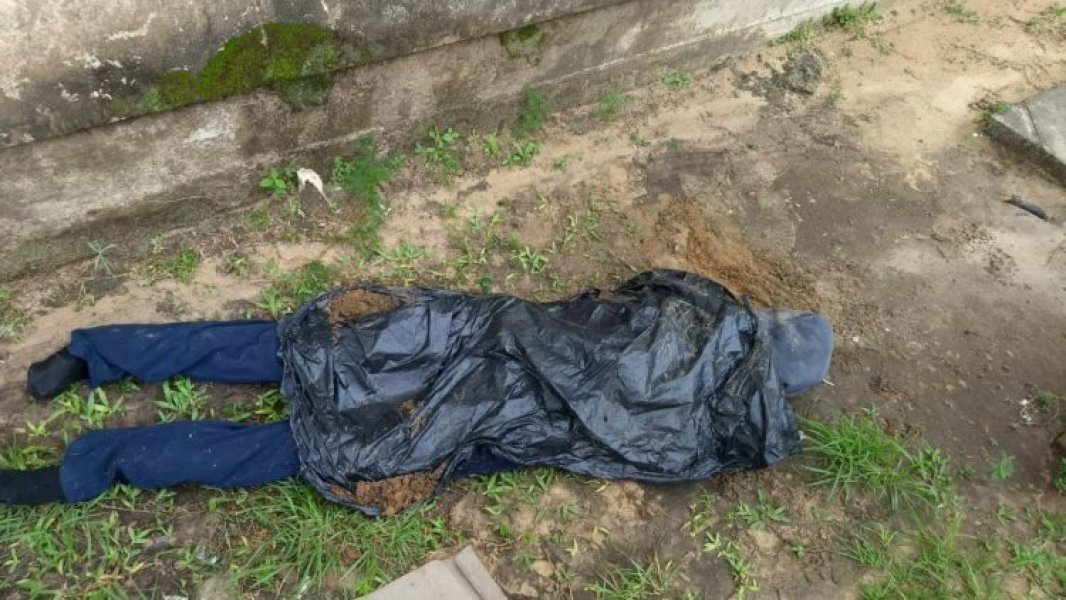 boneco-simulando-um-corpo-e-encontrado-em-escola-de-ararangua-1