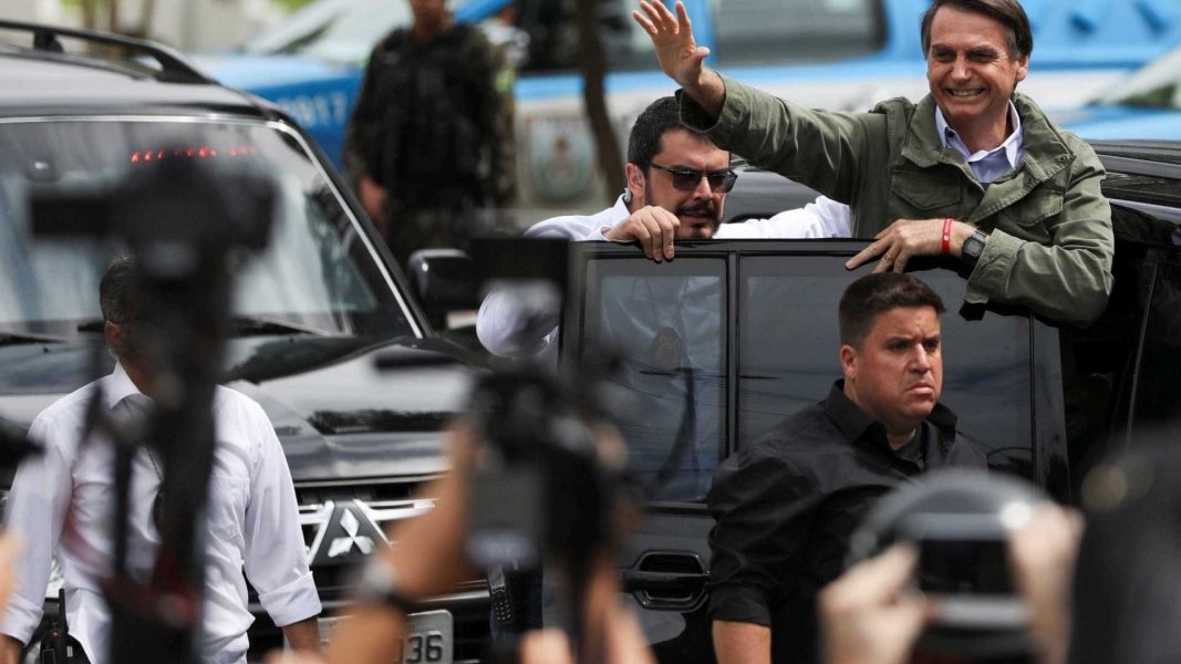 com-seguranca-reforcada-bolsonaro-vota-no-rio-de-janeiro-1