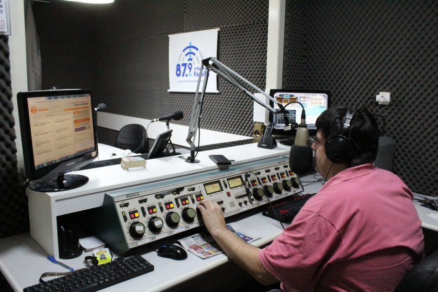 Eduardo é um dos profissionais que atua na rádio desde os primeiros anos  - Fotos: Fogaça Comunicação/Divulgação/Notisul