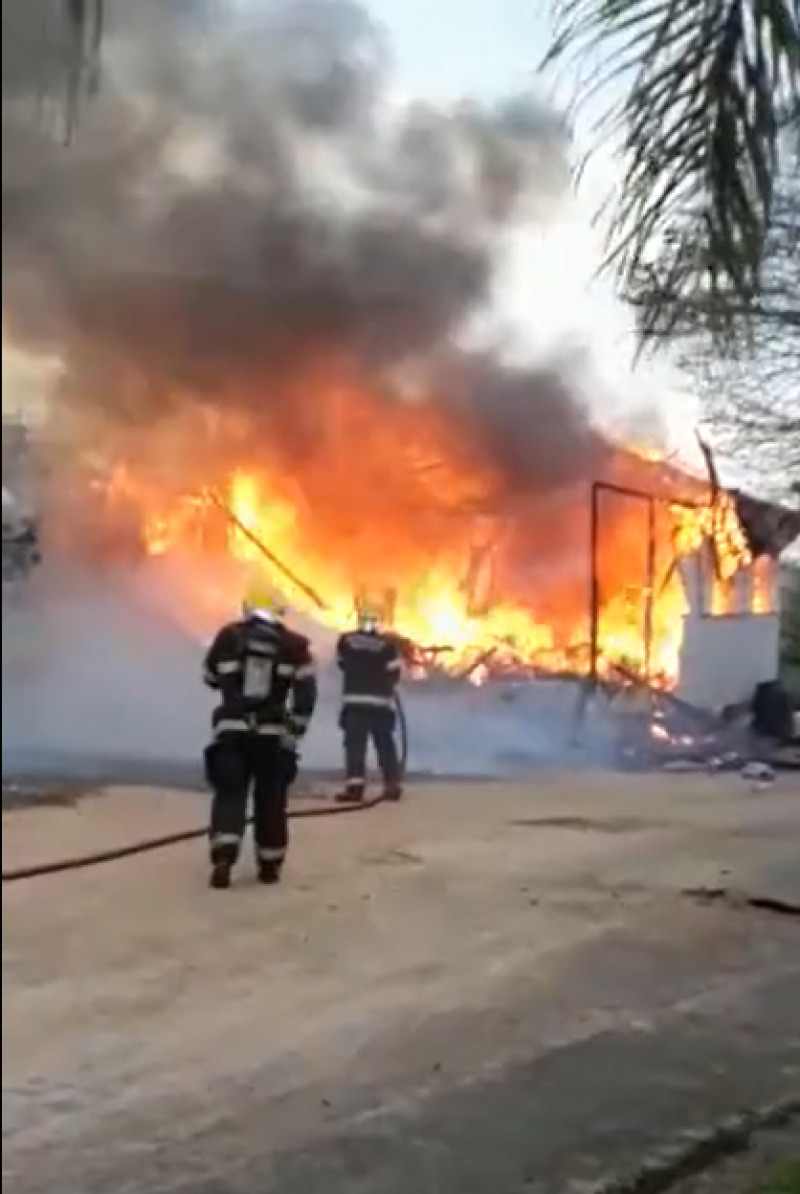 familia-de-tubarao-perde-tudo-em-incendio-e-amigos-e-vizinhos-fazem-mutirao-para-ajudar-0
