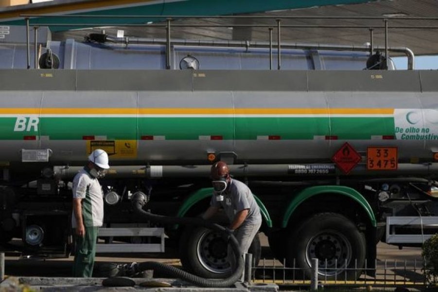 preco-da-gasolina-cai-2-nas-refinarias-a-partir-deste-sabado-1