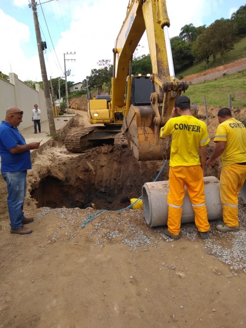 trabalho-de-drenagem-na-estrada-do-bananal-e-realizado-1