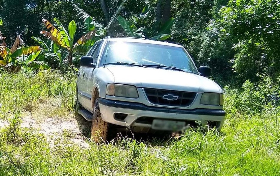 caminhonete-com-registro-de-furto-e-encontrada-no-morro-da-gloria-em-laguna-1