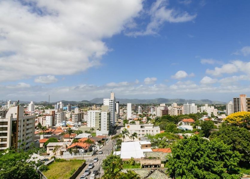 semana-termina-com-sol-e-temperaturas-altas-em-santa-catarina-1 Wilson Schuelter/Tubarão