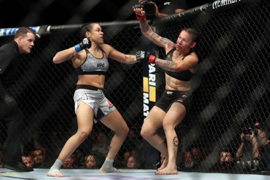 amanda-nunes-nocauteia-cyborg-e-e-campea-duas-vezes-do-ufc-1
