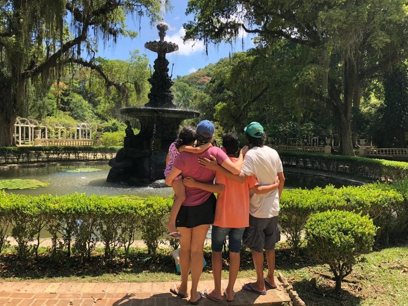 americanos-adotam-quatro-irmas-lageanas-1