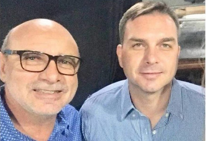 assessor-de-flavio-bolsonaro-diz-que-r-12-mi-veio-com-a-venda-de-carros-1