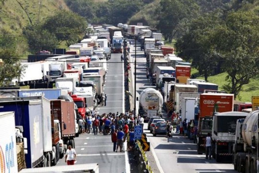 caminhoneiros-reagem-a-decisao-de-fux-de-suspender-multas-sobre-frete-e-articulam-nova-greve-1