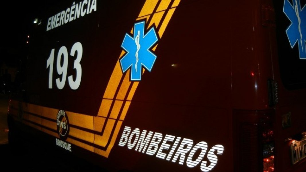 carro-cai-de-ponte-sobre-rio-capivari-em-armazem-e-motorista-fica-ferido-1
