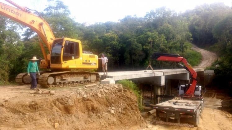 Ponte ganhas vigas de concreto