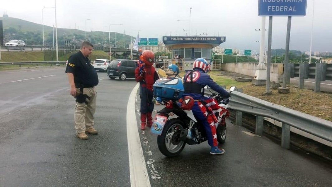prf-apreende-motocicleta-de-super-herois-na-ponte-rio-niteroi-1