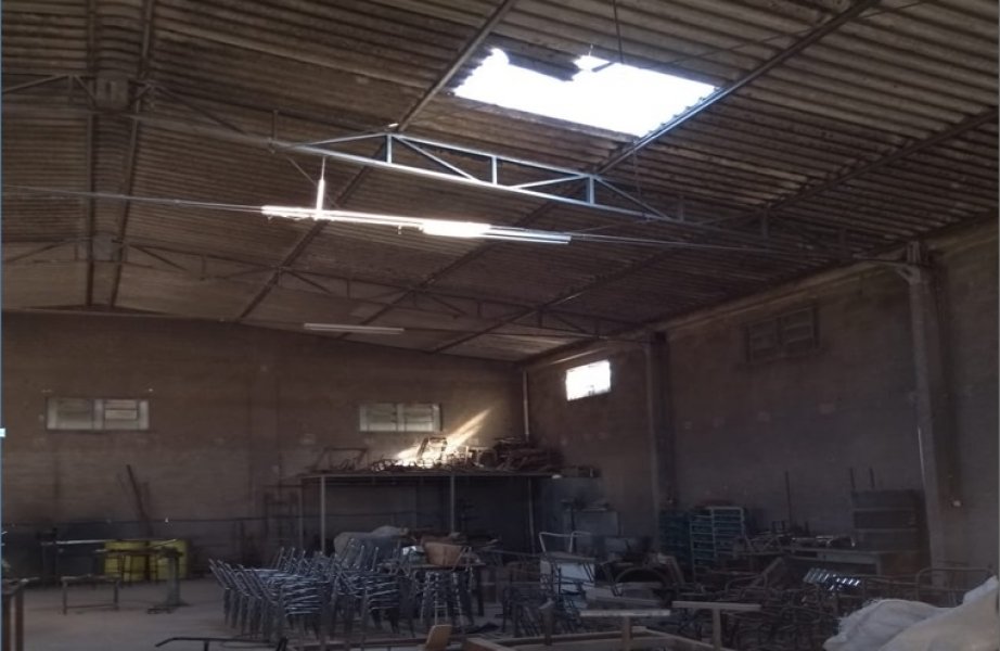 tubarao-homem-cai-de-telhado-de-empresa-ao-tentar-fugir-de-assaltantes-1