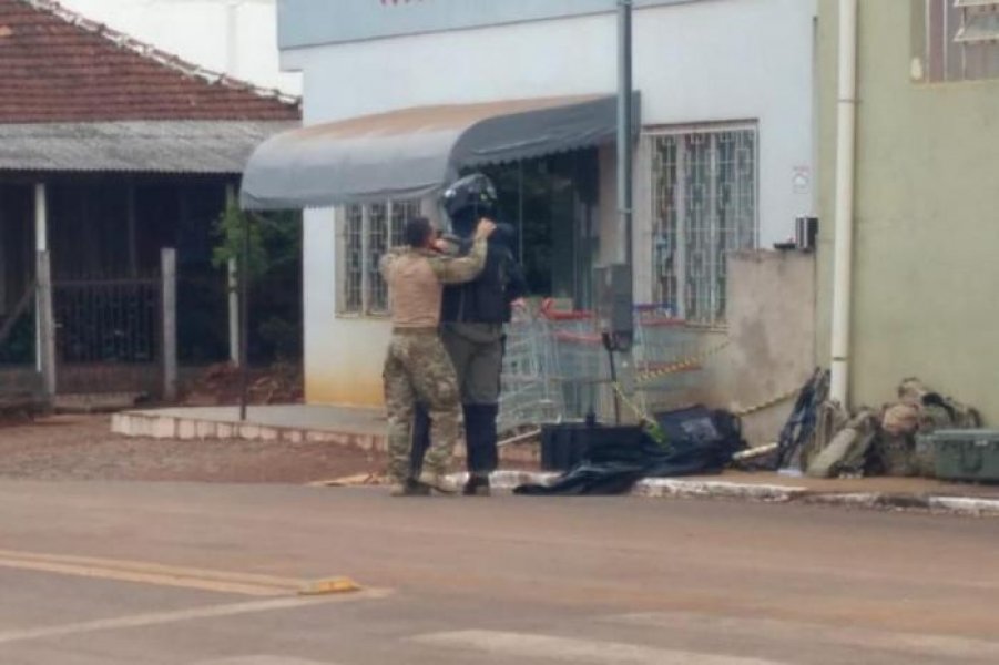 apos-oito-horas-falso-explosivo-e-retirado-de-corpo-de-gerente-de-banco-no-rs-1