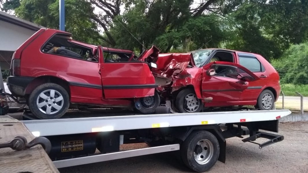 dois-morrem-apos-batida-frontal-entre-carros-na-br-470-em-agronomica-1